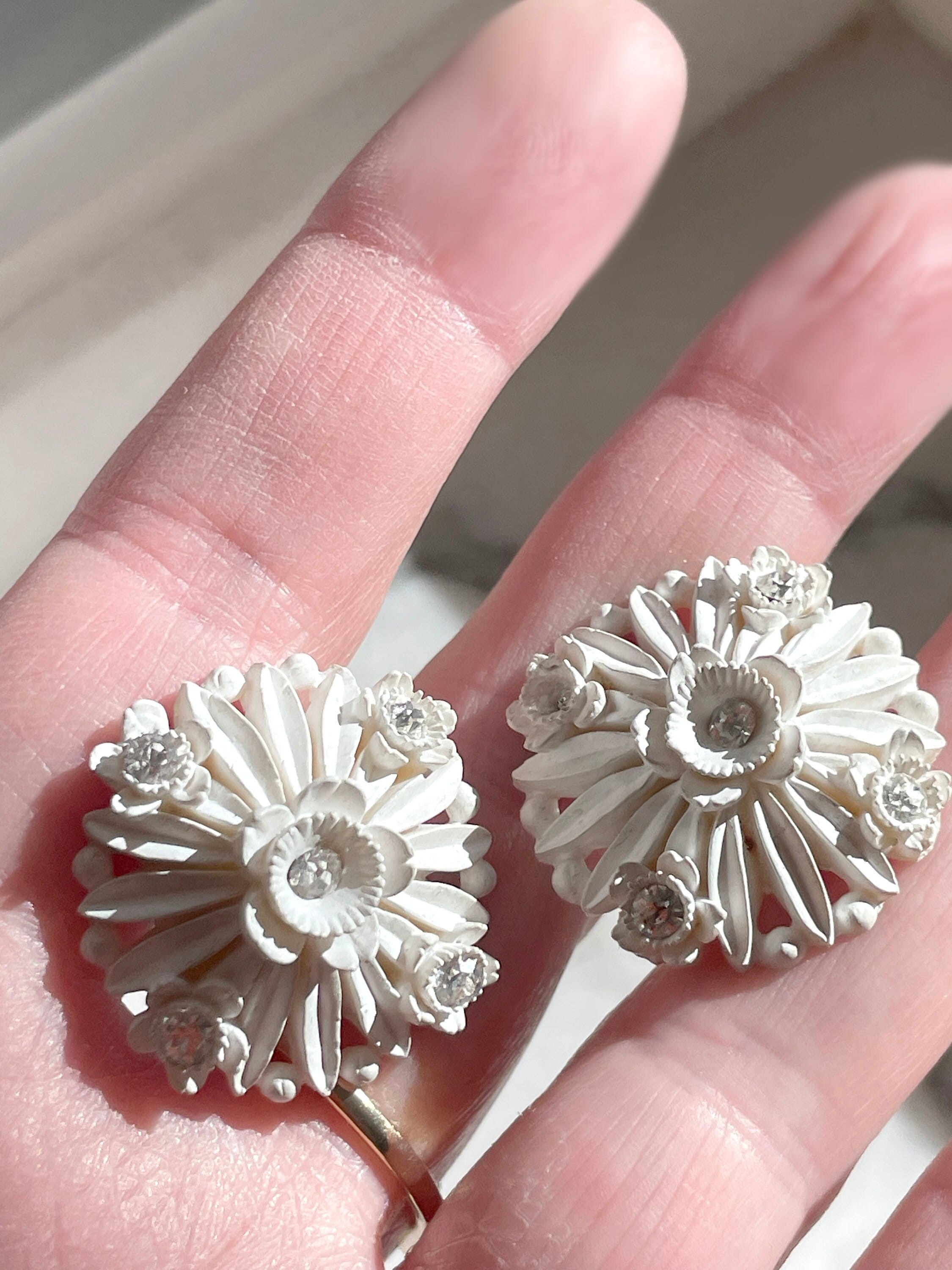 Vintage 1950s Carved Celluloid Converted to Post Earrings White Flowers With Clear Rhinestones Made in Japan Great For Spring Or Weddings Etsy Polska