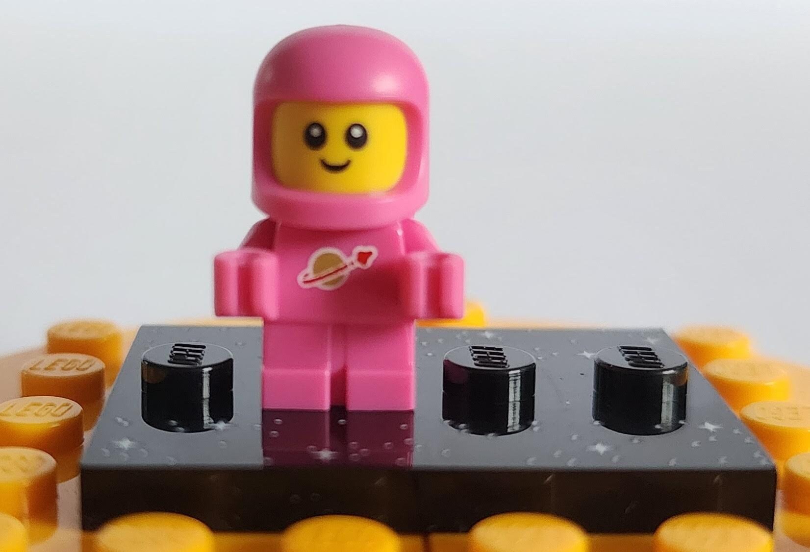 Nurse Android LEGO Space Series 26 Minifigure~ 71046 RETIRED ...