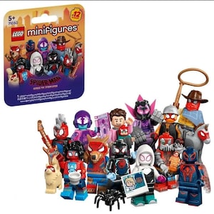 Puede incluir: Una colecci&oacute;n de minifiguras LEGO de Spider-Man Across the Spider-Verse. El conjunto incluye varios personajes en colores vibrantes, como rojo, azul, negro y blanco. El embalaje muestra el logotipo de LEGO y el t&iacute;tulo de Spider-Man.