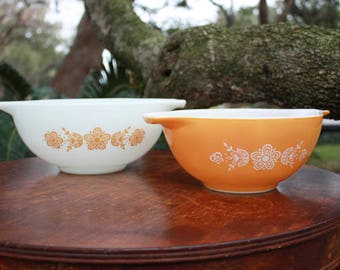 Vintage Pyrex Yellow Butterfly Gold Mixing Bowl Set