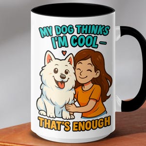 Mi perro piensa que soy una chica genial y un samoyedo - Lindo regalo para dueños de mascotas - Artículos para beber para amantes de los perros - Taza de perro de dibujos animados - Dicho divertido de perro