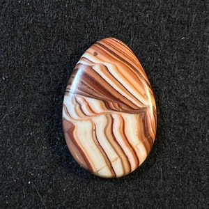 Wonderstone freeform Cabochon 30x 20 x 4.5mm