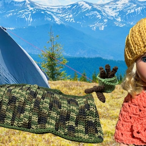Crochet Camping Set Pattern, 18" Vêtements de poupée, sacs de couchage de poupée au crochet, châle de poupée au crochet, bandeau de poupée au crochet, lampe de poche de poupée