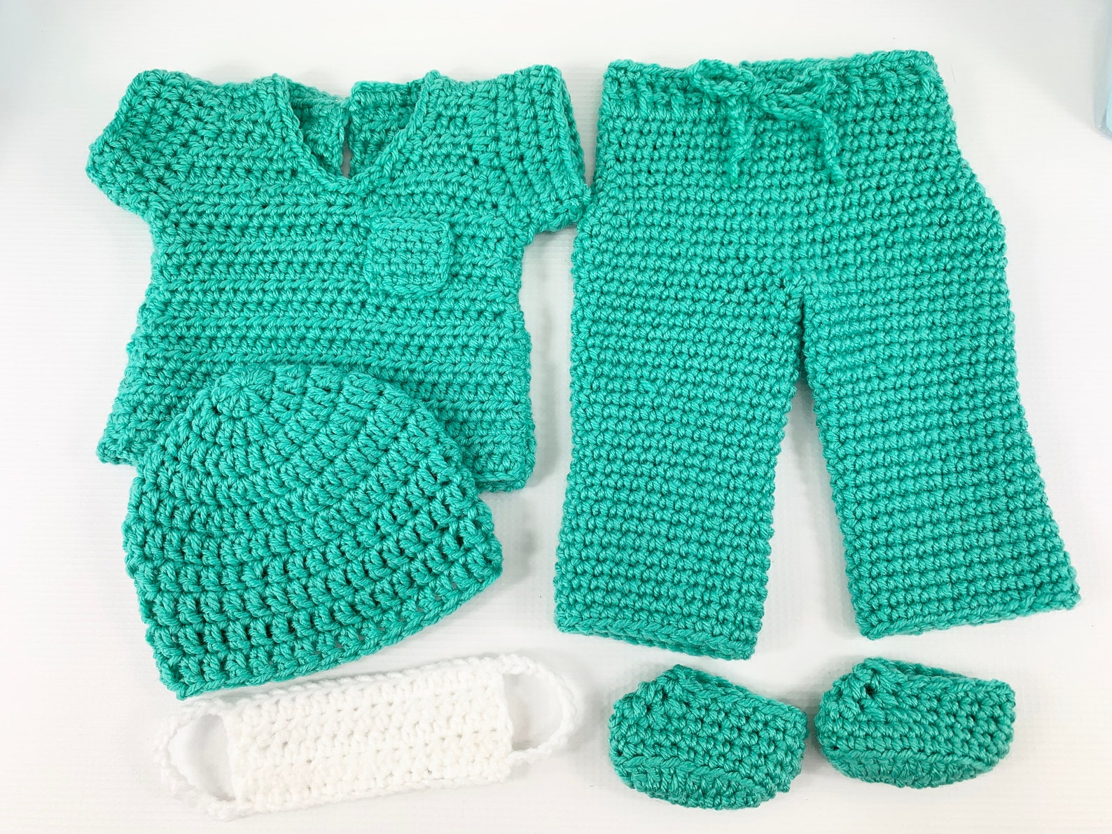 18 Doll Doctor Scrubs Crochet PDF Pattern Doll Scrub - Etsy Sweden
