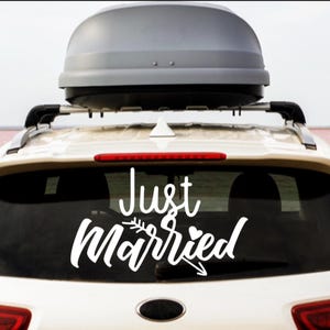 Just Married Car Sign, Just Married Car Decal, Newlywed Sign, Just Married Banner, Wedding Decals, Customized Decals, Personalized Car Decal