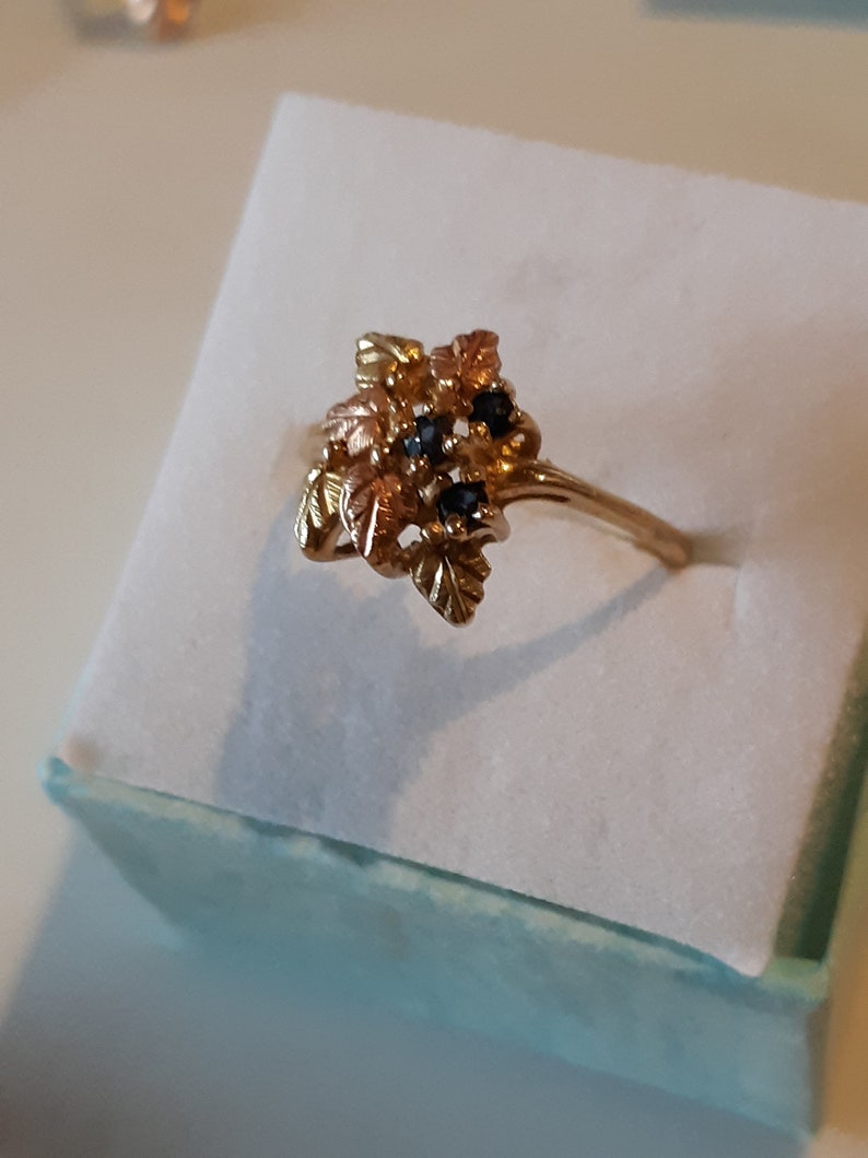 CCO Black Hills gold ring ladies 1 10K gold sapphire ring beautiful 3 Stone yellow~ green ~ rose gold leaves on solid 10k gold band size 6,7