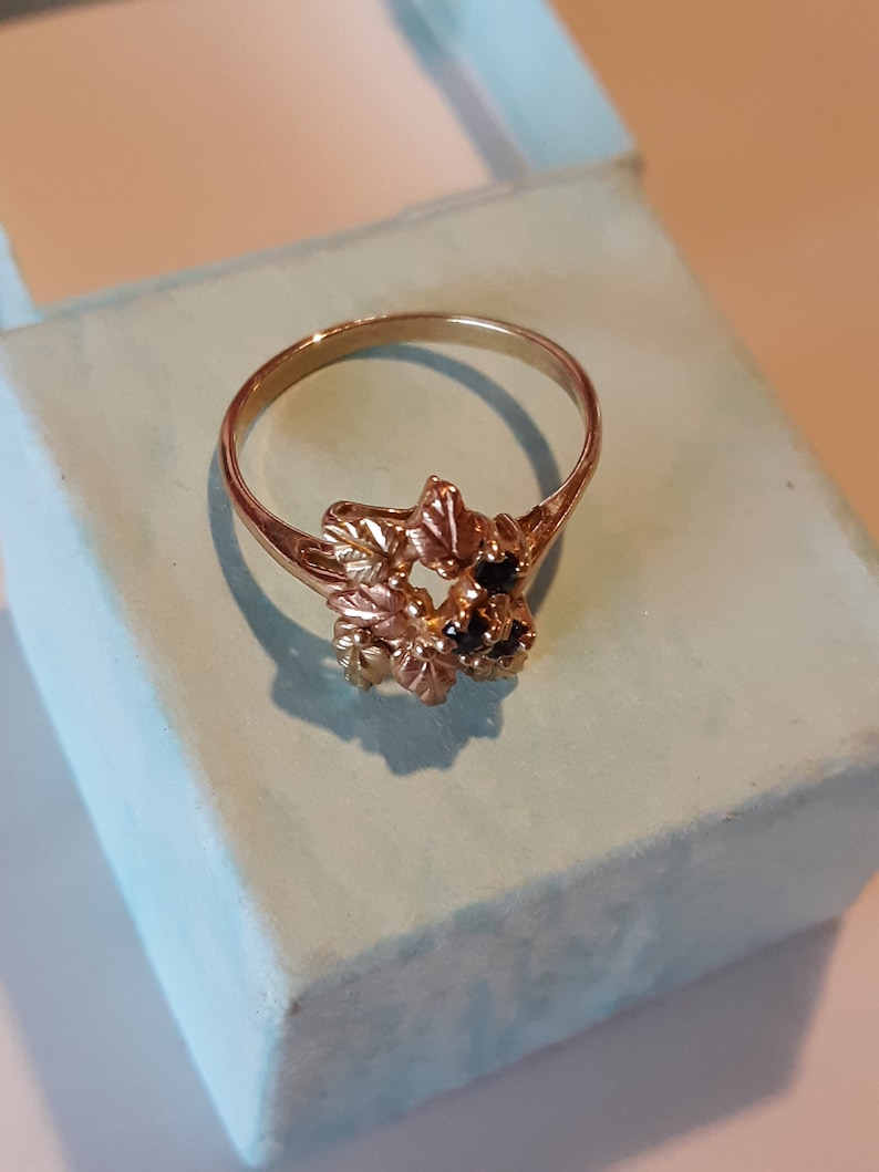 CCO Black Hills gold ring ladies 1 10K gold sapphire ring beautiful 3 Stone yellow~ green ~ rose gold leaves on solid 10k gold band size 6,7