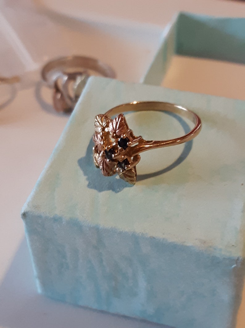 CCO Black Hills gold ring ladies 1 10K gold sapphire ring beautiful 3 Stone yellow~ green ~ rose gold leaves on solid 10k gold band size 6,7
