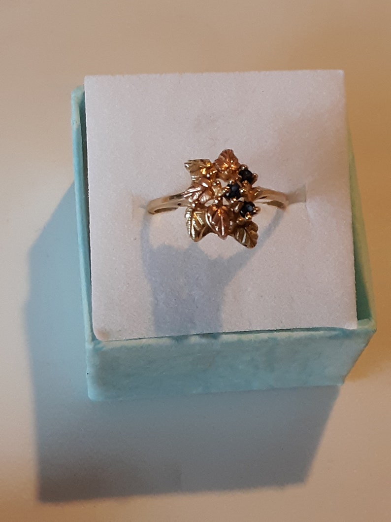 CCO Black Hills gold ring ladies 1 10K gold sapphire ring beautiful 3 Stone yellow~ green ~ rose gold leaves on solid 10k gold band size 6,7