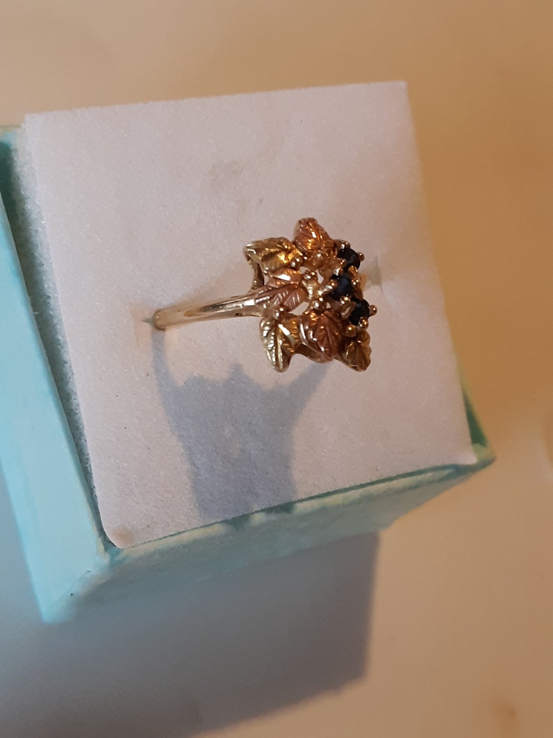 CCO Black Hills gold ring ladies 1 10K gold sapphire ring beautiful 3 Stone yellow~ green ~ rose gold leaves on solid 10k gold band size 6,7