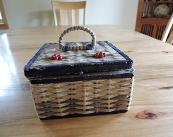 VILONG Wooden Sewing Basket,Sewing Box with Sewing Kit Accessories Vintage Organize Box for Mon Grandma Girl Women hobbyist Household