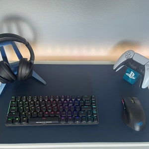 Universal Controller Stand With Logo