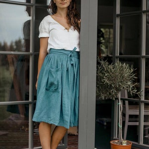 Blue patch pocket linen skirt, midi linen skirt for summer, high waist linen skirt, linen clothing for woman imagem 5
