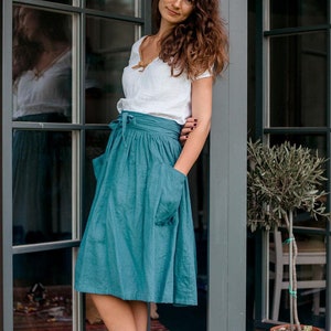 Blue patch pocket linen skirt, midi linen skirt for summer, high waist linen skirt, linen clothing for woman imagem 2
