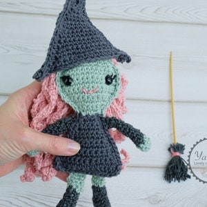 Crochet rag doll witch Sigrid. Hekleoppskrift på hekse, Häkelanleitung für eine Hexe. PDF printable crochet pattern in de/no/en