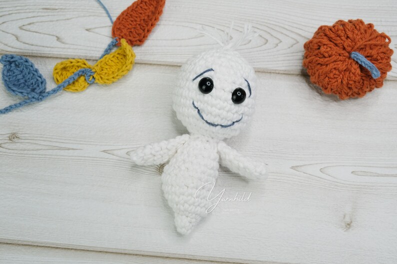 Friendly Little Ghost crochet pattern by Yarnhild