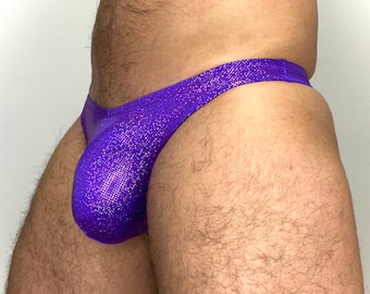Paarse, glanzende string zwembroek voor heren. 100% handgemaakt. Comfortabel en sexy.