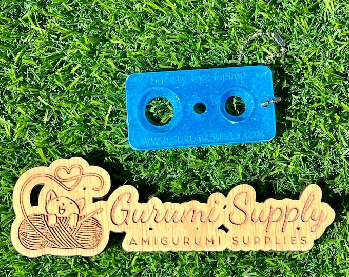 Safety Eye Gismo - Peacock Blue - Keychain - Rectangle - Safety Eye Tool - Safety Eye Jig - Safety Eye - Amigurumi - Travel - On-the-Go
