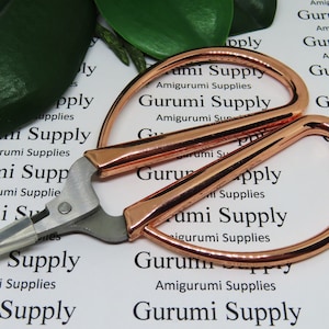 Große Schere – Farbe Rosegold – Reisegröße – Schneidewerkzeug – Häkelwerkzeug – Amigurumi – Bastelbedarf - Stickerei
