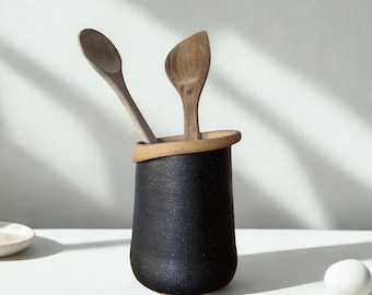 Keramik Küchenutensilienhalter • Geschenk für die Küche • Handgemachter Kochlöffelhalter aus Steinzeug • Geschenk für Köche • Schwarz Matt