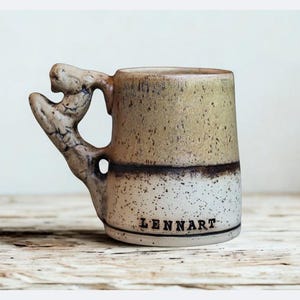 Bierkrug Personalisiert mit Name • Bier Geschenk für Männer • Sternzeichen Steinbock Bierhumpen • Handgefertigte Steinzeugkeramik • 500 ml