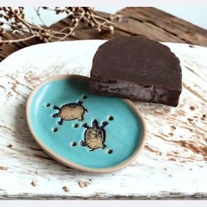 Jabonera tortuga con escurridor, jabonera de gres hecha a mano, decoración baño, jabonera turquesa, decoración baño rustica