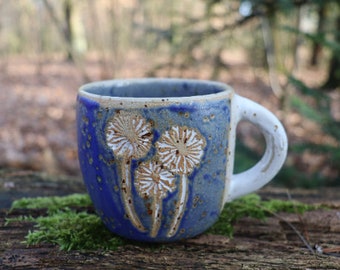 Handgemachte Löwenzahn Tasse, Pusteblume Kaffeetasse, Blumentasse Getöpfert, Blumenbecher, Personalisierbares Geschenk für Frauen