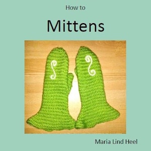 Könnte beinhalten: Ein Paar grüne Strickhandschuhe mit weißen Stickereien. Die Handschuhe liegen auf einer Holzoberfläche. Der Text "Nålbinding How to Mittens" und "Maria Lind Heel" ist sichtbar.