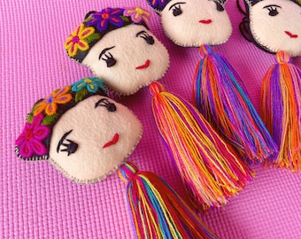 Dije de bolso con pompón – Llavero artesanal mexicano – Accesorio con borlas coloridas