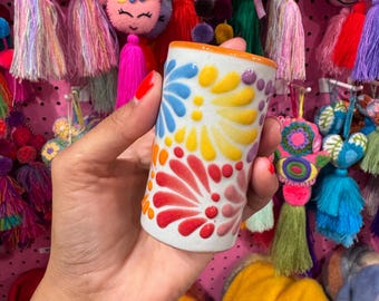 Vaso de chupito de tequila de Talavera - Cerámica floral mexicana hecha a mano