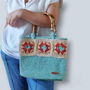 Handgemaakte raffia tas, raffia oma tas met bamboe handvatten - Mint zomertas