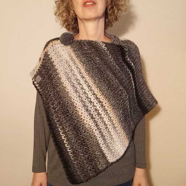 Mini poncho tricoté avec poncho en laine beige noir - Haussement d'épaules pour femmes - Cadeau fait main