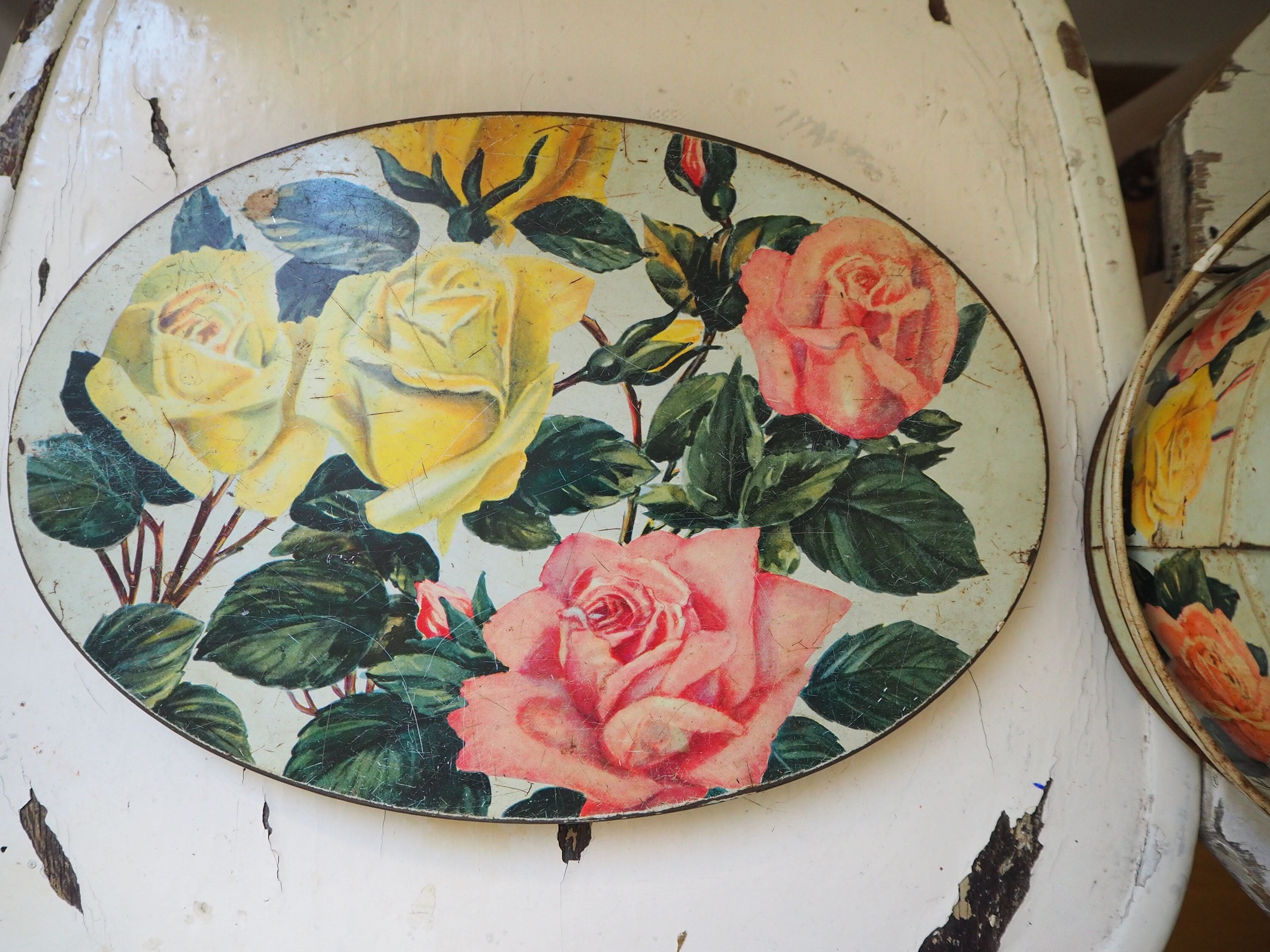 Vintage Grandes Roses Anglaises Rose Jaune Métal Boîte de Rangement. à Bidon Anglaise Ovale Rustique