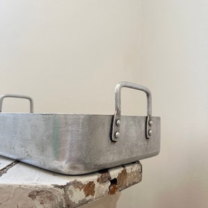 Medium Vintage Rustic French Aluminium Roasting Rectangle Tray.Vintage Rôti Platter With Handles.French Aluminium Baking Pan.Kitchenalia imagen 5