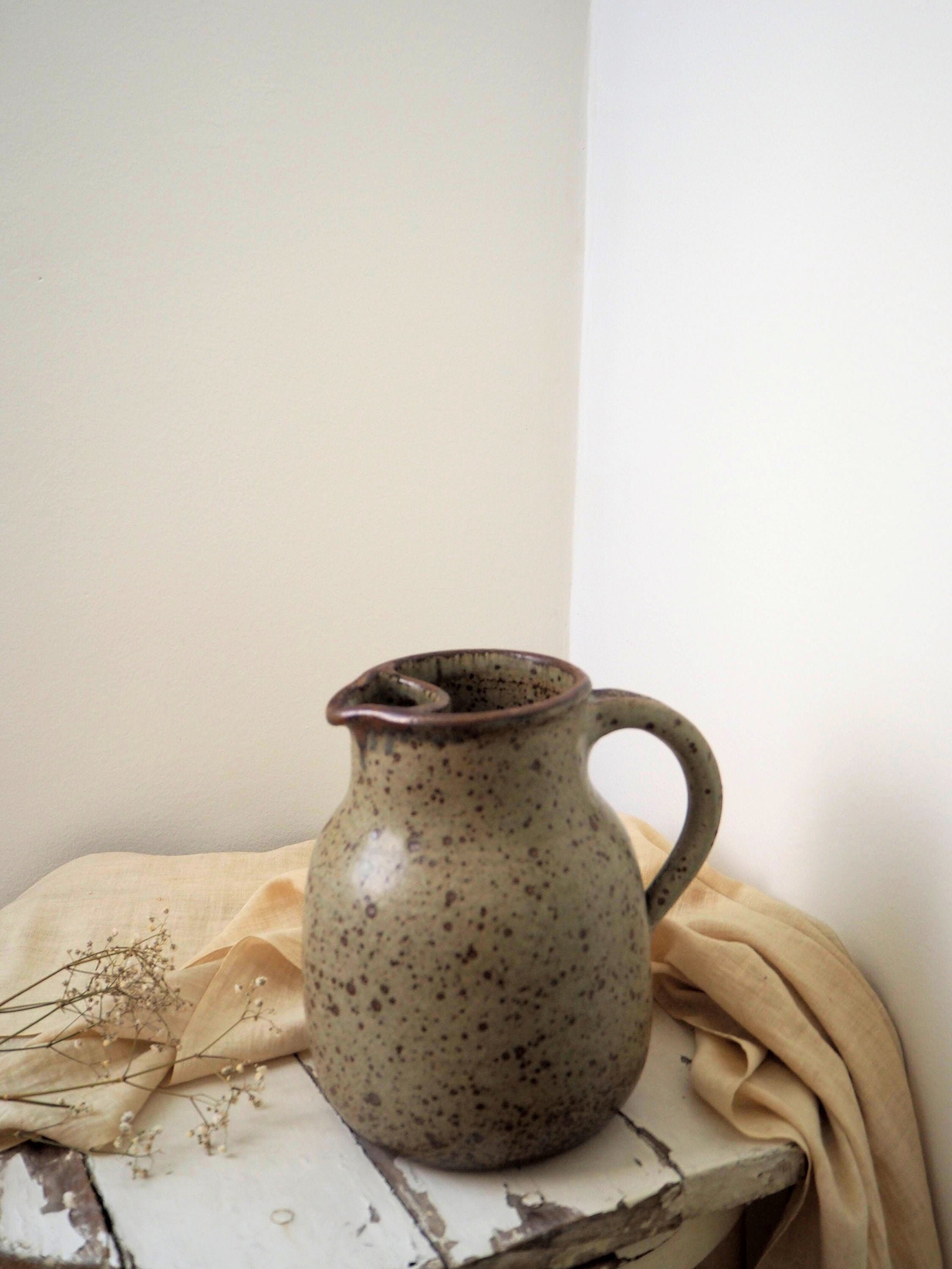 Pichet en Grès Rustique Inhabituel avec Bouchon de Glace Drainer.vintage Français Céramique Jug.pote