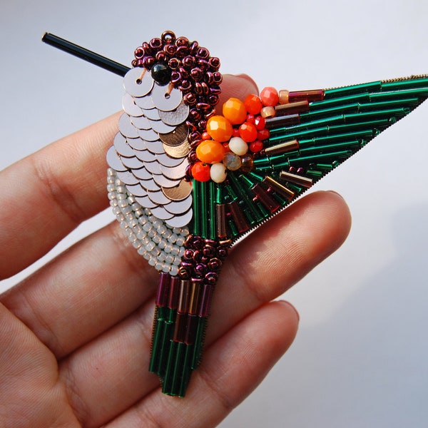 Kolibrie geborduurde broche, groene kolibrie vogel kraal borduurwerk, colibri pin zomer kralen accessoire, statement kralenwerk tropische sieraden