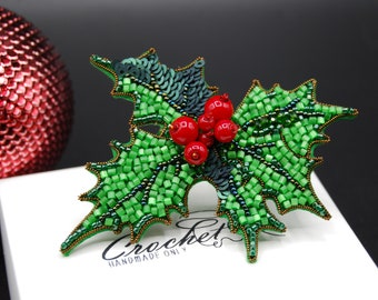 Green red brooch Holly Leaf with berries, Christmas pin, floral beaded botanical jewelry, shawl costume lapel pin, bridesmaid hair clip