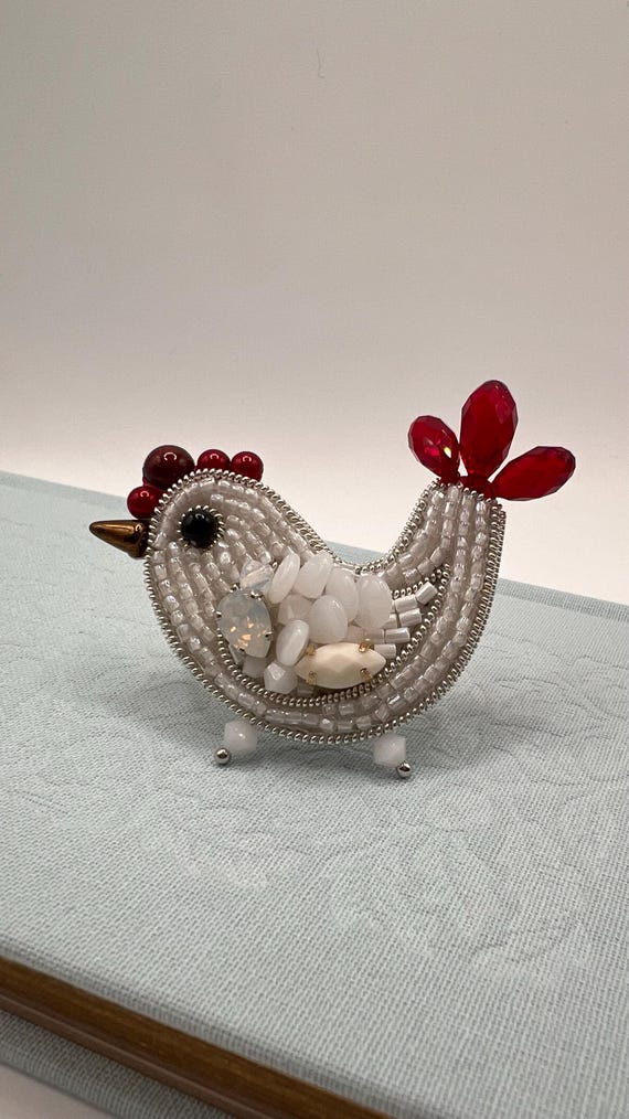 アクセサリー CHIEKO+ egg brooch Elegant White Chicken Brooch, Easter Chicken Pin, Farm Animal