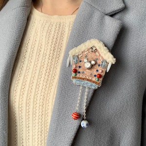 Gingerbread house pin, Christmas holiday jewelry, jacket coat lapel pin, glass crystal beaded brooch