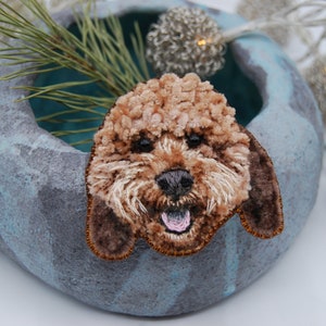 Custom pet portrait brooch Goldendoodle, Dog jewelry pin, Gift puppy mom, Persalionzed pet owner dog lover gift, embroidery custom pet gift image 2