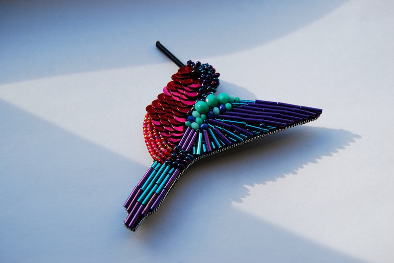 Broche doiseau, Broche à bijoux perlée colibri, Épingle rose violet, Épingle en cristal en verre strass, Broderie de paillettes, Cadeau amoureux des oiseaux image 8