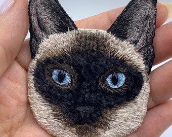 Cat portrait brooch , animal jewelry cat lover gift,  pet loss gifts, embroidery art, cat memorial, cat jewelry