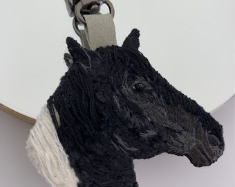 Porte-clés de cheval, cadeau personnalisé d’amant de cheval de propriétaire d’animal de compagnie, porte-clés de poney brodé