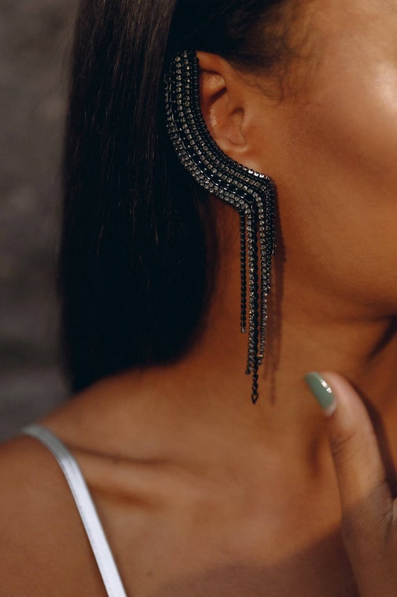 Earring one deals ear