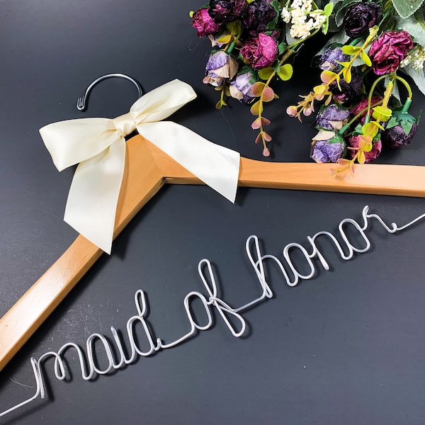 Maid of honor hanger, Personalized wedding hanger, Custom wedding party hanger, Maid of honor gift. Bridal hanger, Name hanger