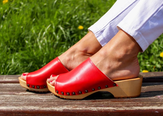 red clog boots