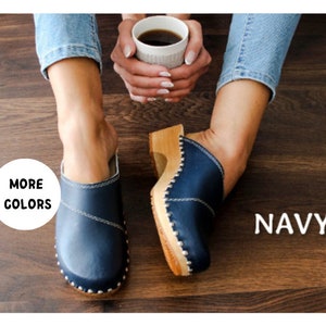 Klompen met studs Marineblauwe schoenen voor vrouwen houten zool laarzen leer vrouwen muilezel handgemaakte natuurlijke schoenen gesloten teen sandalen lage hak schoenen houten muilezel