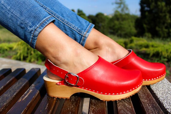 red clog sandals