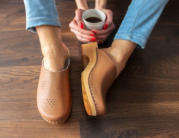 womens swedish clogs