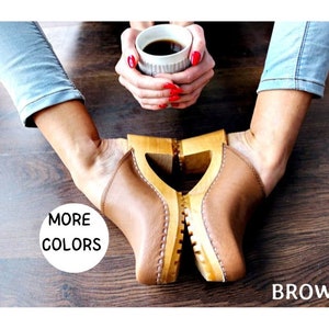 Clogs Swedish clogs wooden clogs moccasins leather sandals women clogs clogs sandal leather clogs mules women sandals wood clogs brown